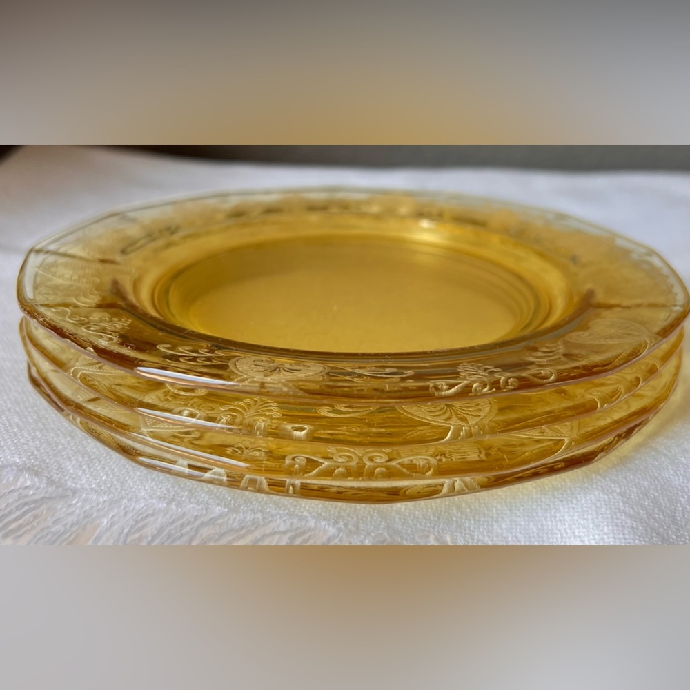 Vintage topaz yellow salad plates - Picture 8 of 11